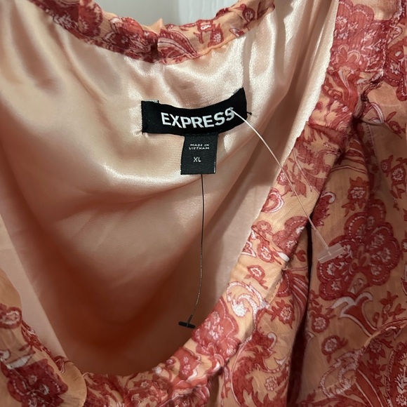 Express Pink Ruffled 3/4 Sleeve Romper Size XL - Picture 2 of 2